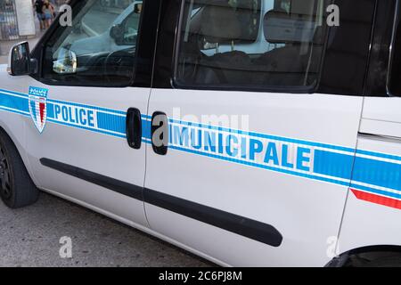 Side auto bianca polizia municipale significa in francese Municipal polizia veicolo Foto Stock