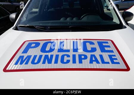 Auto anteriore polizia municipale significa in francese Municipal polizia veicolo Foto Stock
