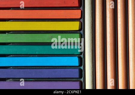 Gesso bastoni pastello, astratto sfondo colorato, colori arcobaleno Foto Stock