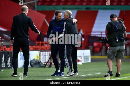 Il manager del Chelsea Frank Lampard saluta il manager di Sheffield United Chris Wilder dopo il fischio finale durante la partita della Premier League a Bramall Lane, Sheffield. Foto Stock