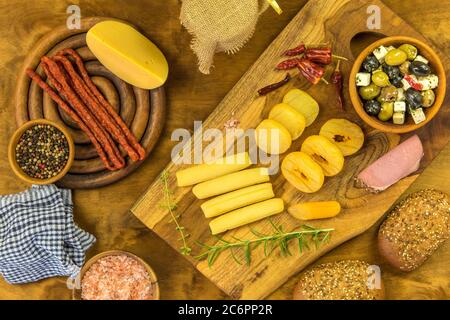 Formaggio Smollé ceco - Olomoucke tvaruzky. Formaggio stinoso. Delicatezza aromatica. Prodotti caseari. Formaggio ceco tradizionale. Foto Stock
