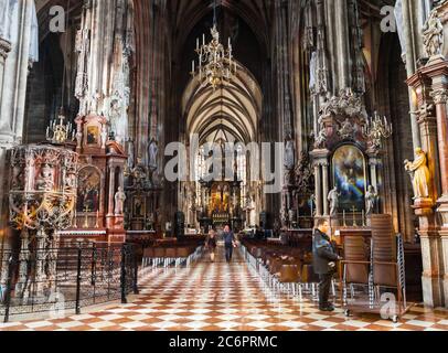 VIENNA, AUSTRIA - 12 MAGGIO 2017: Cattedrale di Santo Stefano a Vienna, Austria. La Cattedrale di Santo Stefano è l'edificio religioso più importante di Vienna. Foto Stock