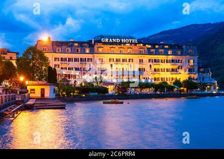 ZELL AM SEE, Austria - 20 Maggio 2017: il Grand Hotel Zell am See è situato nella località di Zell am See città vecchia e il lago di Zell. È la capitale amministrativa ho Foto Stock