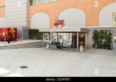 Mendrisio, Ticino, Svizzera - 8 settembre 2017: L'ingresso del FoxTown, il più grande centro outlet di fabbrica del Sud Europa, si trova i Foto Stock