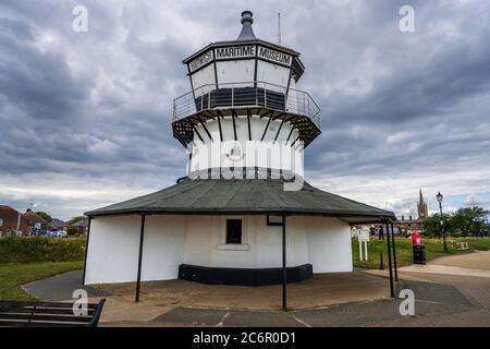 Harwich Low Lighthouse - il faro basso di Harwich, Essex UK, è stato costruito nel 1818. Oggi ospita il Museo Marittimo di Harwich. Foto Stock