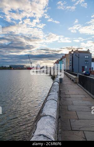 Il lungomare e il georgiano case a schiera a fine campo nella vecchia Hartlepool,l'Inghilterra,UK Foto Stock