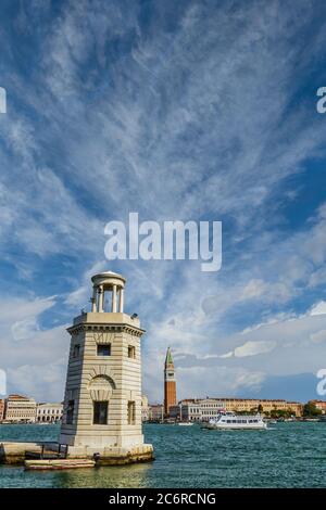 Faro di San Giorgio e San Marco in background Foto Stock