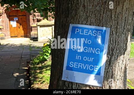 St Andrews Church Tarvin, Cheshire, Inghilterra, UK, Please No Singing nel nostro segnale di servizio, Covid19, Coronavirus, precauzioni Foto Stock