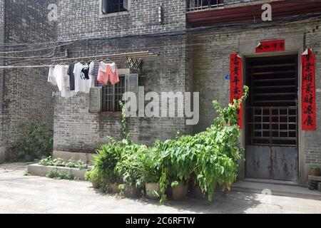 L'antico villaggio di Julong a Foshan, nella provincia di Guangdong, in Cina, fu costruito nel 1897. Il suo stile architettonico ha una forte caratteristica Lingnan. Foto Stock