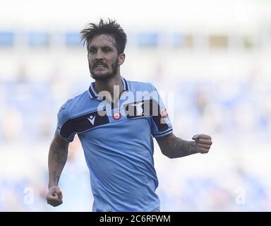 Roma, Italia. 11 Luglio 2020. Luis Alberto del Lazio festeggia dopo aver segnato durante la Serie UNA partita di calcio tra Lazio e Sassuolo a Roma, 11 luglio 2020. Credit: Augusto Casasoli/Xinhua/Alamy Live News Foto Stock