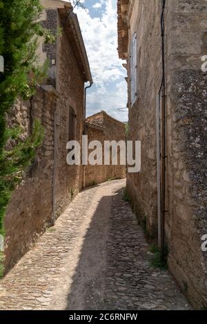 Lacoste collina in cima villaggio Luberon in Provenza Francia Foto Stock