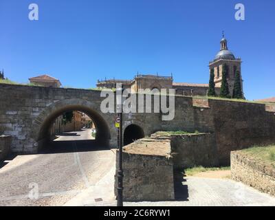 Ingresso alla città di Ciudad Rodrigo Foto Stock