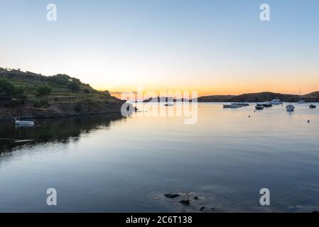 Tramonto a Port Lligat a Cala Salvador Dali, pittore, scultore, stampatore. . Casa Museo. A Port Lligat 8 luglio 2020. Foto Stock