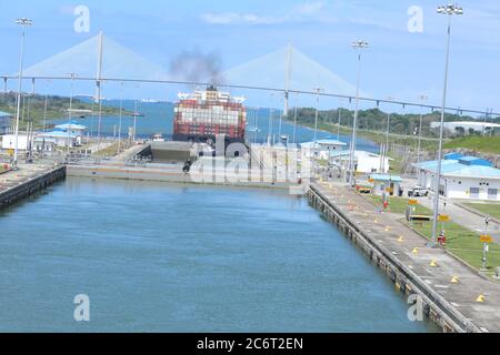 America centrale, Panama, Colon. Canale di Panama. Nuova Panamax Agua Clara si blocca. Foto Stock