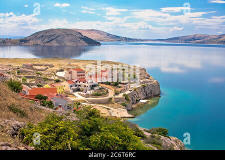 Idilliaco villaggio costiero di Metajna, Isola di Pag, Dalmazia regione della Croazia Foto Stock