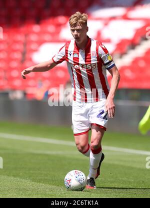 Stoke City's Sam Clucas durante la partita del campionato Sky Bet allo stadio Bet365 di Stoke. Foto Stock