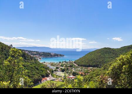 Vista estiva Rabac Croazia mare città Foto Stock