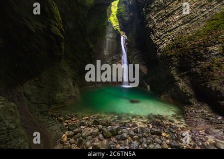 Watefall Kozjak Slovenia turchese acqua verde rocce caduta Foto Stock