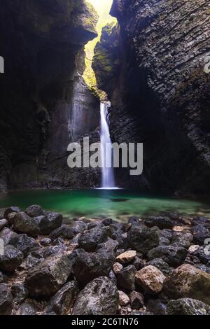 Watefall Kozjak Slovenia turchese acqua verde rocce caduta Foto Stock