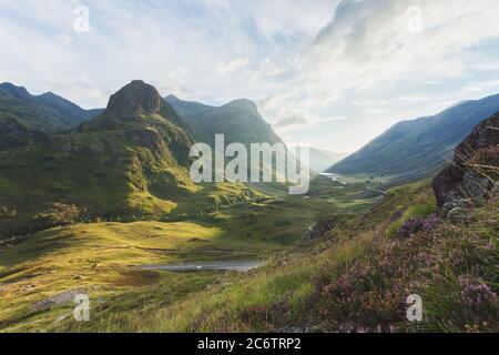 Vista panoramica di Glencoe, vicino a Fort William, Highland, Scotland, Regno Unito Foto Stock