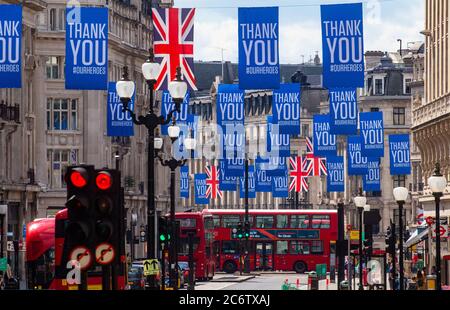 Londra, Regno Unito. 12 luglio 2020. Banner NHS 'grazie' in Regent Street Credit: Tommy London/Alamy Live News Foto Stock