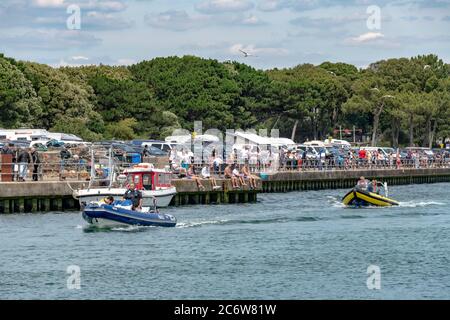 Christchurch, Regno Unito. Domenica 7 luglio 2020. Qualche divaricamento sociale ma non maschere a Hengistbury Head vicino Bournemouth. Credit: Thomas Faull/Alamy Live News Foto Stock