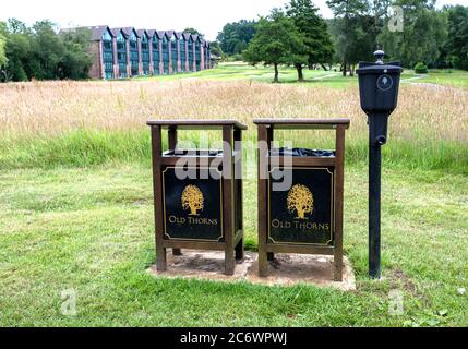 Old Thorns Manor Hotel Golf & Country Estate, Liphook, Hampshire, Inghilterra, Regno Unito - mobili campo sulla 10 tee Foto Stock