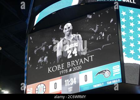 Un tributo per il passaggio del giocatore di pallacanestro Kobe Bryant all'Amway Center di Orlando, Florida, domenica 26 gennaio 2020. Credito fotografico: Marty J Foto Stock