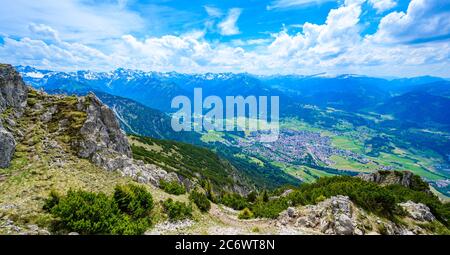 Oberstdorf - Villaggio di montagna in Baviera, splendido paesaggio montano delle Alpi Allgaeu, Germania Foto Stock