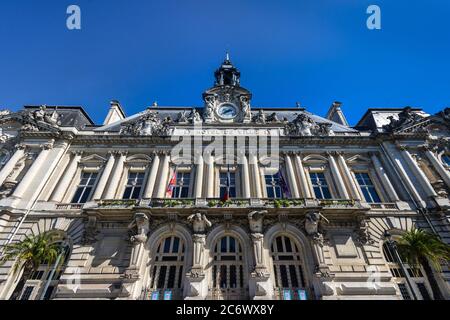 Facciata classica dell'Hotel de Ville (Municipio), Tours, Indre-et-Loire, Francia. Foto Stock