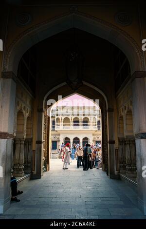 Jaipur, India - 21 ottobre 2012: Un interno di un palazzo reale della città aperto come una delle attrazioni turistiche Foto Stock