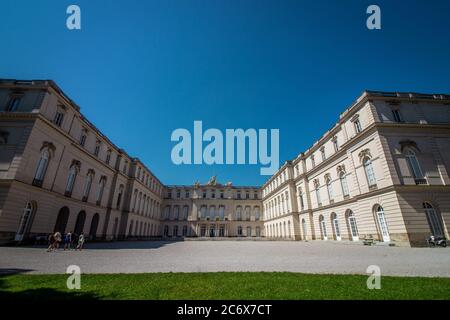 Vista del Neues Schloss Herrenchiemsee (palazzo). Basato sullo stile di Versailles. Architettura barocca. Iniziato da Re Ludwig II. Foto Stock