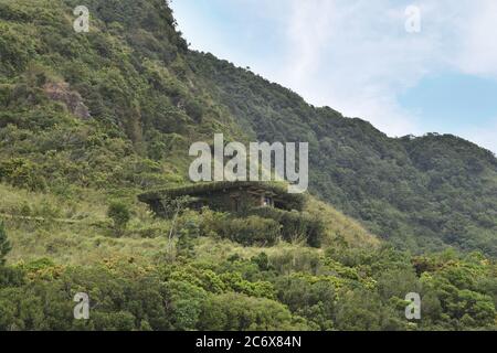 Il Riverston Peak, situato sulle colline centrali dello Sri Lanka, è raggiungibile viaggiando per circa 178 km da Colombo. Riverston offre alcune delle migliori vedute della campagna circostante, nella misura in cui viene chiamata la fine del Mini mondo. La zona offre la bellezza naturale dello Sri Lanka; fresco, verde e non inquinato da venditori, turisti, rifiuti e edifici sgradevoli. Foto Stock