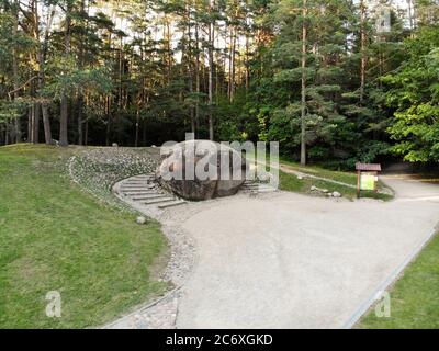 Il secondo masso più grande del Puntukas in Lituania ad Anyksciai, Lituania Foto Stock