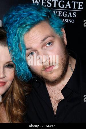12 luglio 2020 - Benjamin Keough, figlio di Lisa Marie Presley e nipote di Elvis Presley, morto a 27 anni da Apparent Suicide. Foto del file: 23 aprile 2015 - Las Vegas, Nevada - Lisa Marie Presley, Benjamin Keough. Red Carpet Premiere di â€œThe Elvis experienceÂ€ produzione musicale al Westgate Las Vegas Resort and Casino. Foto Stock