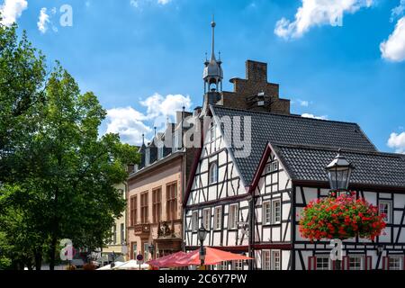 Altes Rathaus a Bad Honnef. Bad Honnef è una città termale tedesca situata nel distretto di Rhein-Sieg, nella Renania Settentrionale-Vestfalia. Foto Stock