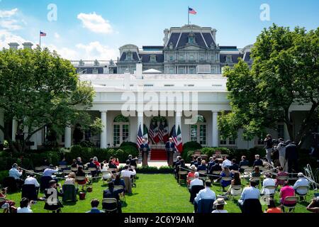 Washington, Stati Uniti d'America. 8 luglio 2020. Il presidente Donald J. Trump, Unito al presidente messicano Andres Manuel Lopez Obrador, ha espresso le sue osservazioni prima di firmare una dichiarazione congiunta mercoledì 8 luglio 2020 nel Rose Garden della Casa Bianca. Persone: Presidente Donald Trump, Presidente messicano Andres Manuel Lopez Obrador Credit: Storms Media Group/Alamy Live News Foto Stock