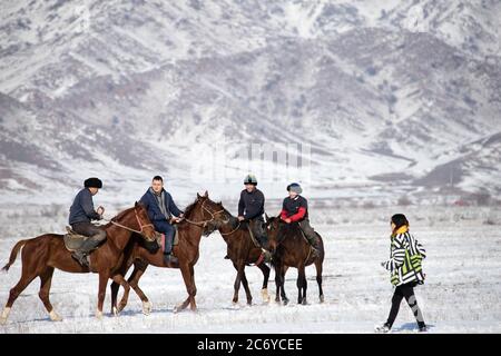 Scene di un villaggio Kok Boru match nel Chuy Oblast di Kirghizistan vicino capitale Bishkek. Foto Stock