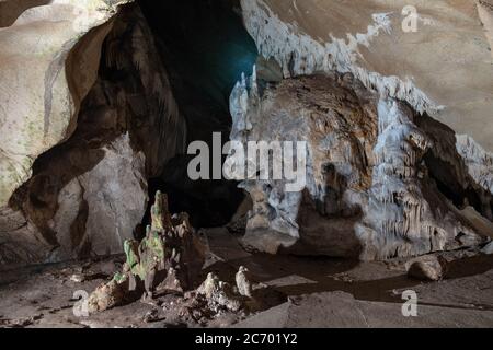 La Grotta di Lazar (Lazareva Pecina, Grotta di Zlotska) è la grotta esplorata più lunga della Serbia. E' un popolare luogo turistico, con molte stalattiti e stalagmiti Foto Stock