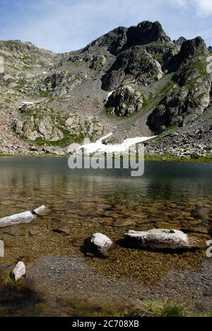 Lac de Fenestre nel Parco Nazionale del Mercantour in estate Foto Stock