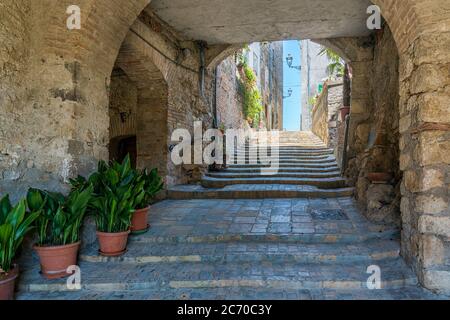 Vista panoramica nel villaggio di Castiglione in Teverina, provincia di Viterbo, Lazio, Italia. Foto Stock