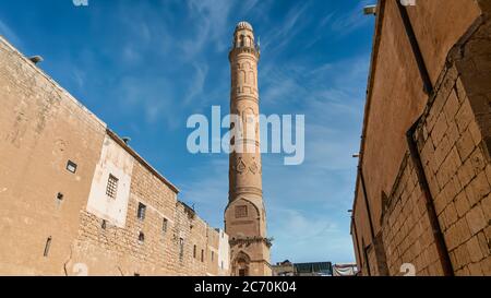 Mardin, Turchia - Gennaio 2020: Minareto di Ulu Cami, conosciuto anche come Grande moschea di Mardin Foto Stock