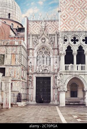 Ingresso al Palazzo Ducale, Piazza San Marco a Venezia Foto Stock