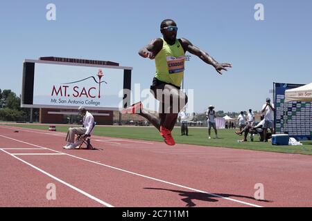 Omar Craddock si posiziona terzo nel triplo salto a 55-11 (17.04m) durante i Giochi d'ispirazione Weltklasse di Zurigo, giovedì 9 luglio 2020, a Walnut, CA Foto Stock