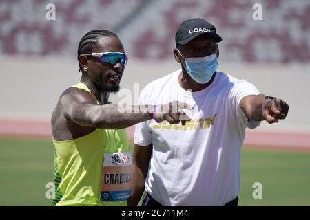 Omar Craddock (a sinistra) con il coach al Joyner durante i Giochi d'ispirazione di Zurigo Weltklasse, giovedì 9 luglio 2020, a Walnut, California Foto Stock