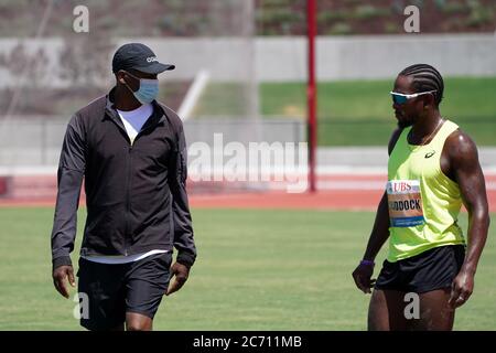 Omar Craddock (a sinistra) con il coach al Joyner durante i Giochi d'ispirazione di Zurigo Weltklasse, giovedì 9 luglio 2020, a Walnut, California Foto Stock