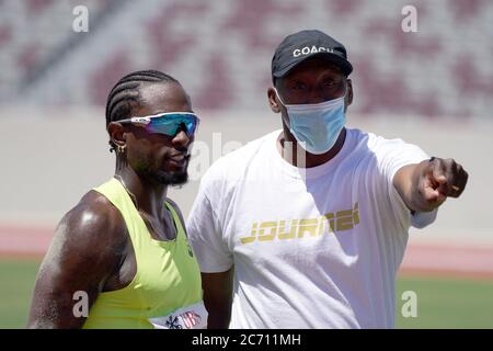 Omar Craddock (a sinistra) con il coach al Joyner durante i Giochi d'ispirazione di Zurigo Weltklasse, giovedì 9 luglio 2020, a Walnut, California Foto Stock