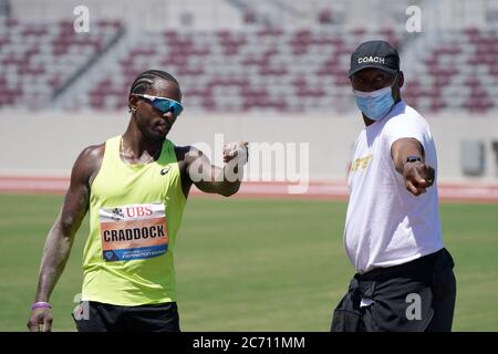 Omar Craddock (a sinistra) con il coach al Joyner durante i Giochi d'ispirazione di Zurigo Weltklasse, giovedì 9 luglio 2020, a Walnut, California Foto Stock