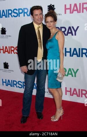 John Travolta e Kelly Preston partecipano ALLA premiere DI HAIRSPRAY New York al Teatro Ziegfeld il 16 luglio 2007. Foto Stock