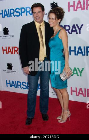 John Travolta e Kelly Preston partecipano ALLA premiere DI HAIRSPRAY New York al Teatro Ziegfeld il 16 luglio 2007. Foto Stock